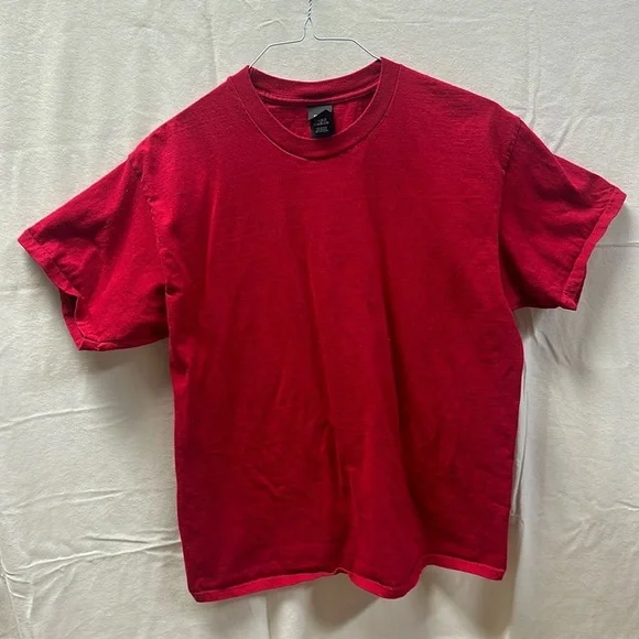 Hanes - Picture 1 of 2